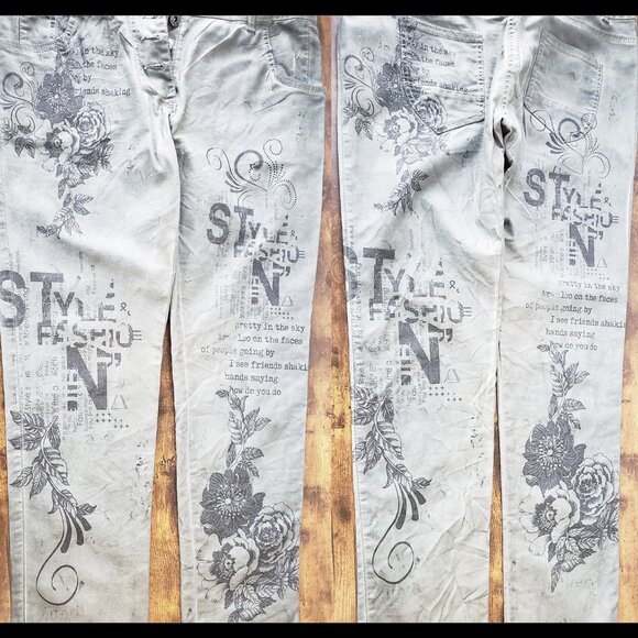 Bella Amore Italy Botanical Flower Poetry Graffiti Print Button Fly Jeans - Picture 9 of 9